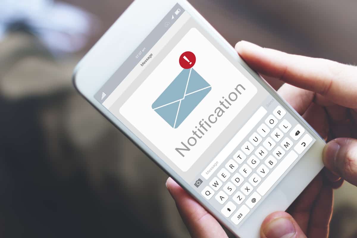 SMS Notifications vs. Push Notifications: Which Is More Reliable?