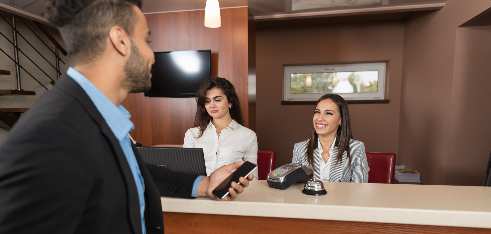How to Write an Informative Welcome Text Message for Hotel Guests